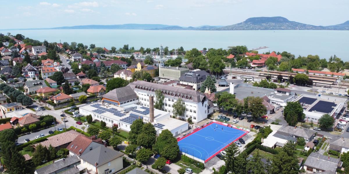 A fonyódi Mátyás Király Gimnázium épülete 