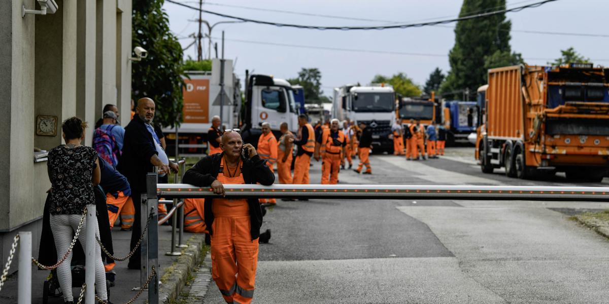 Illusztráció: Sztrájkoló kukások a Budapesti Közterület-fenntartó Zrt. Ecseri úti telephelyén szeptember 24-én 
