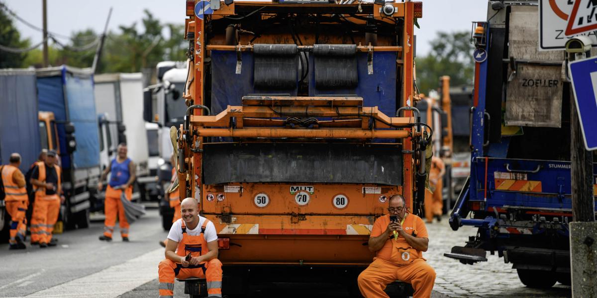 Sztrájkoló kukások a Budapesti Közterület-fenntartó Zrt. Ecseri úti telephelyén szeptember 24-én 