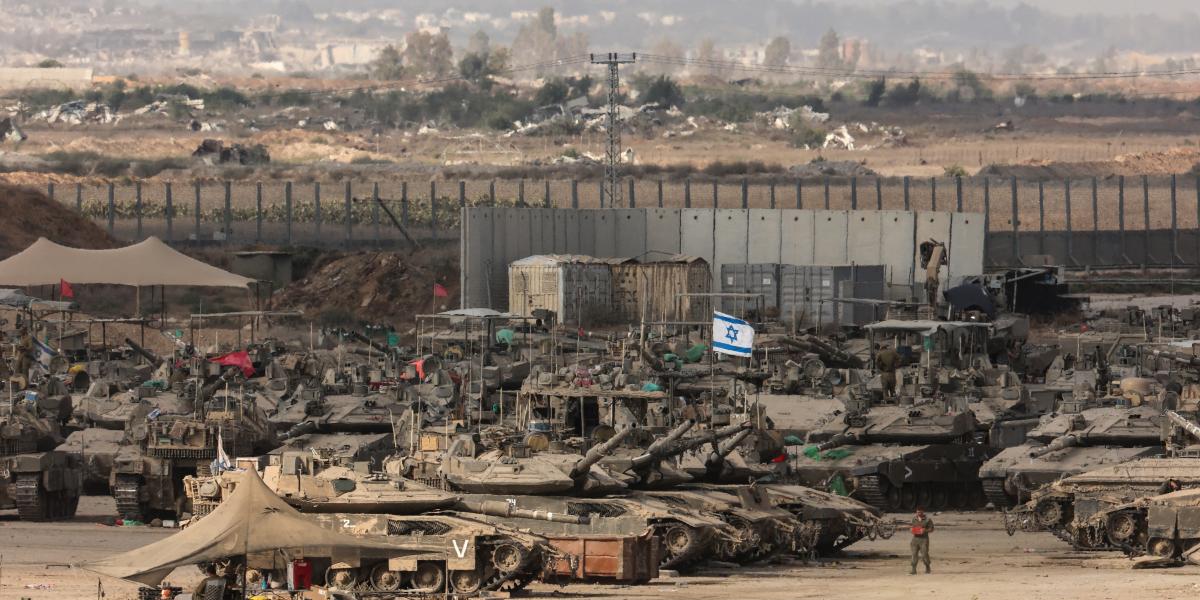 Izraeli csapatok a gázai határkerítésnél szeptember 9-én 