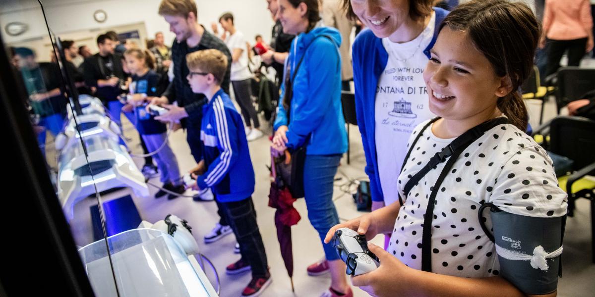 A konzolokkal játszva a gyerekek pár percre olyanokká válnak, mint egészséges társaik