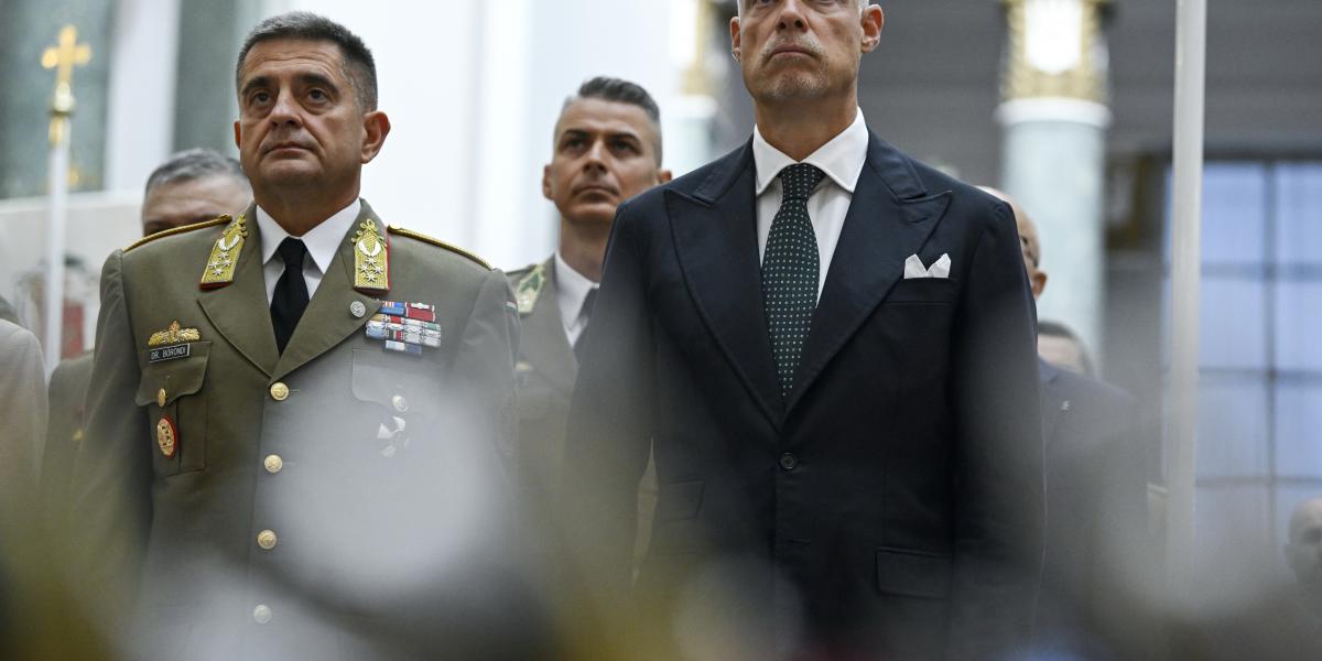 Böröndi Gábor vezérezredes, a Honvéd Vezérkar fõnöke Szalay-Bobrovniczky Kristóf honvédelmi miniszterrel