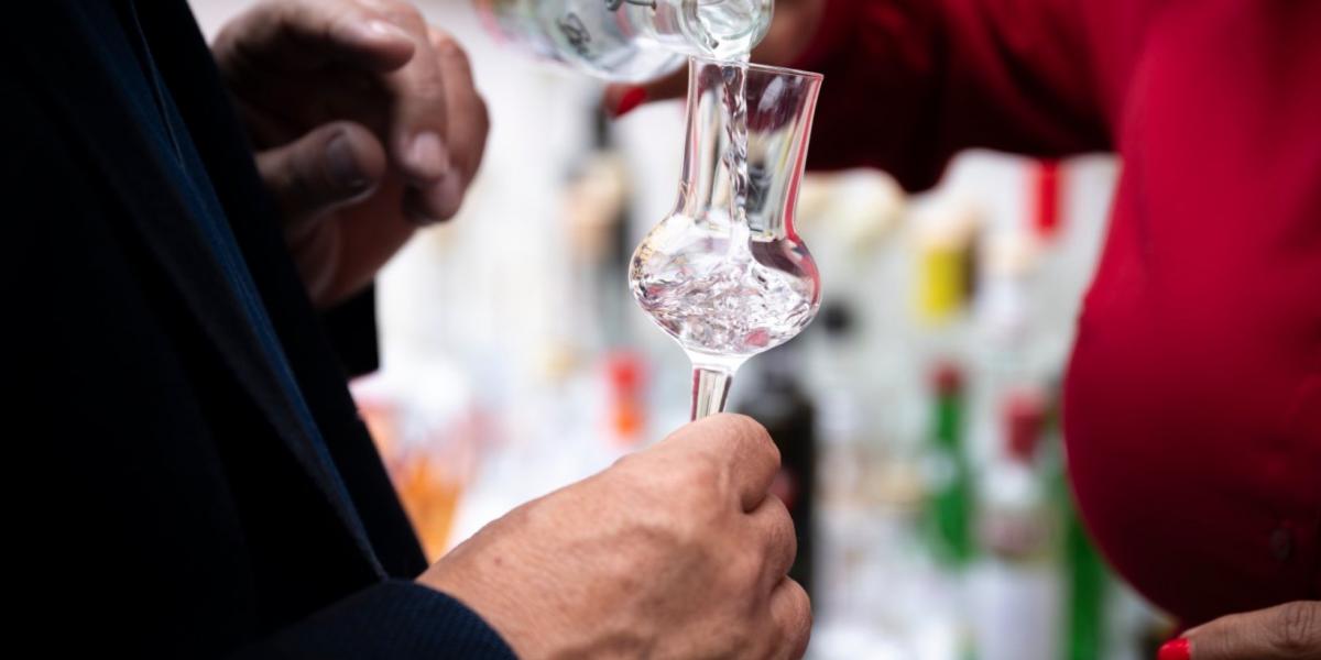 Töltenek a kormányfő poharába