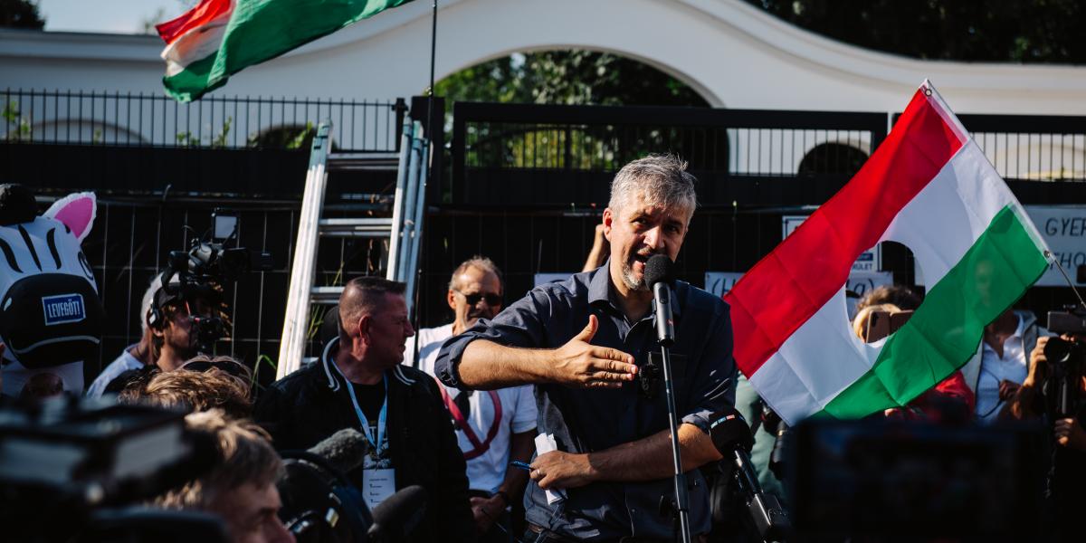  Hadházy Ákos Hatvanpusztán. Nem először volt ott, a választás előtti időszakra is ígér videót