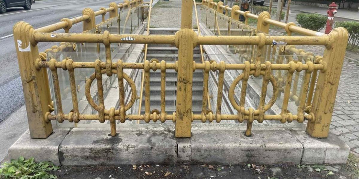 A Navalnij-emlékhely hűlt helye az Andrássy úton szeptember 27-én 