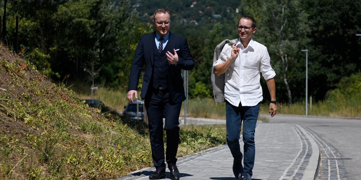 Rózsa Dávid és Demeter Szilárd érkezik a nemzeti könyvtár Piliscsabán megépült archivális raktárának avatására 2024. július 30-án