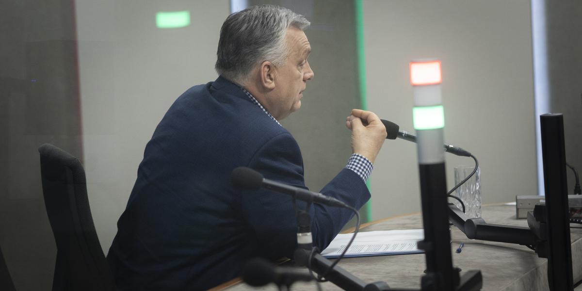 Orbán Viktor miniszterelnök interjút ad a Kossuth Rádió stúdiójában még 2025. április 4-én
