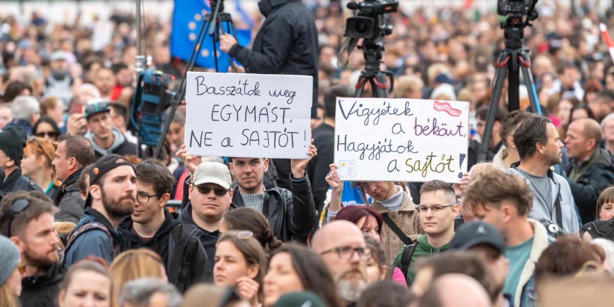 Határozott vélemény. Tüntetés május 18-án