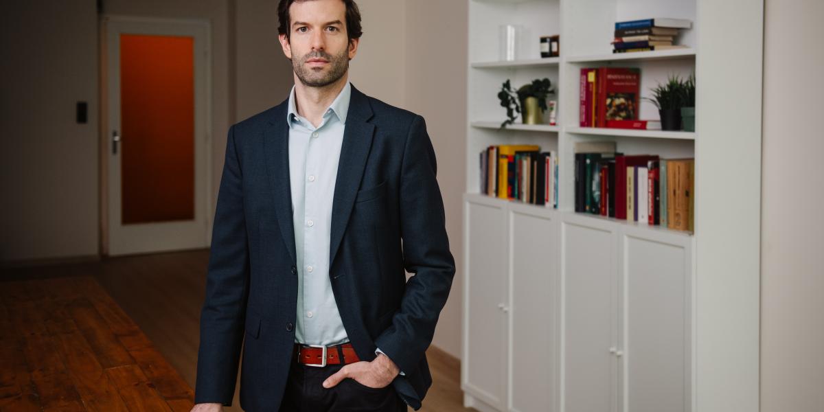 „Hiszek a korszakváltásban, hogy sikerül elzavarni ezt a korrupt, mihaszna és szűk látókörű politikai elitet”