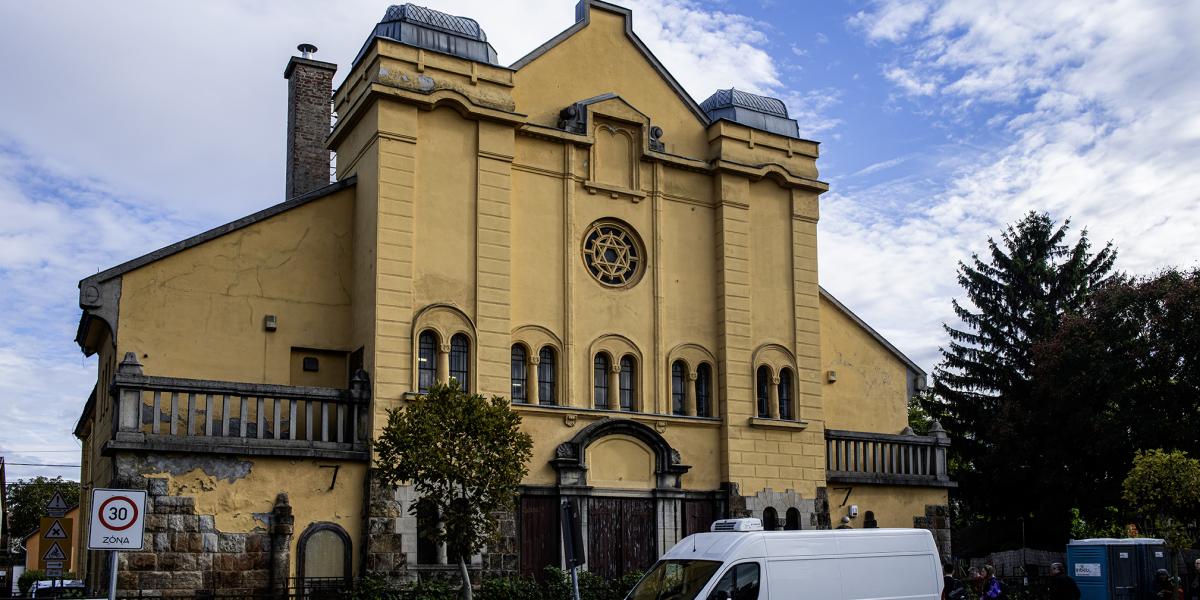 A rákospalotai zsinagóga. Az Országos Széchényi Könyvtár lerakata volt