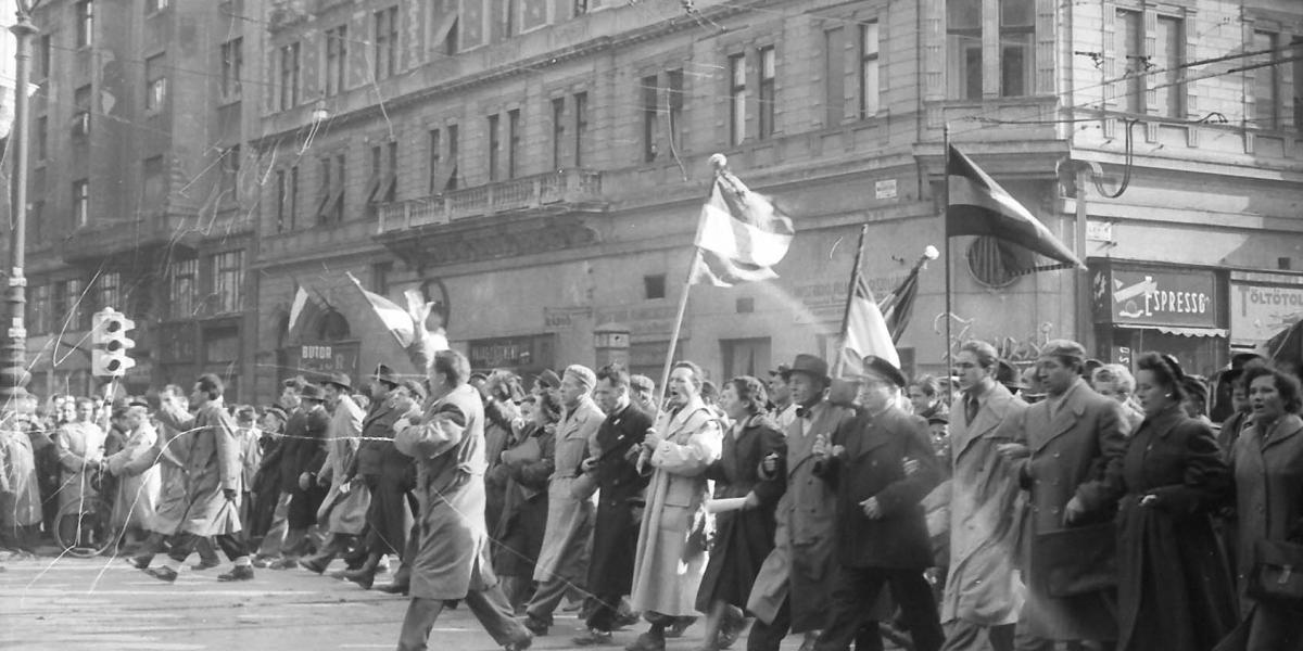 Mi lett volna, ha
Gerő és Kádár
„békemenetet”
szervez
1956. október
23-ára?