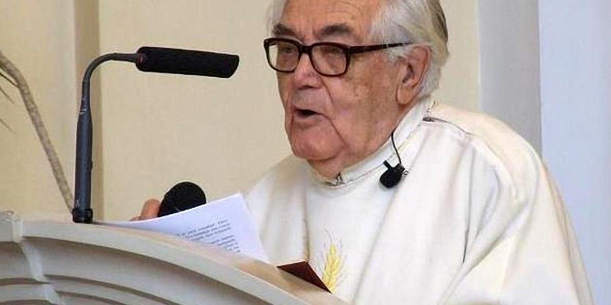 Az idős Bulányi papi öltözetben – csak
1997-ben oldották fel a korlátozásokat