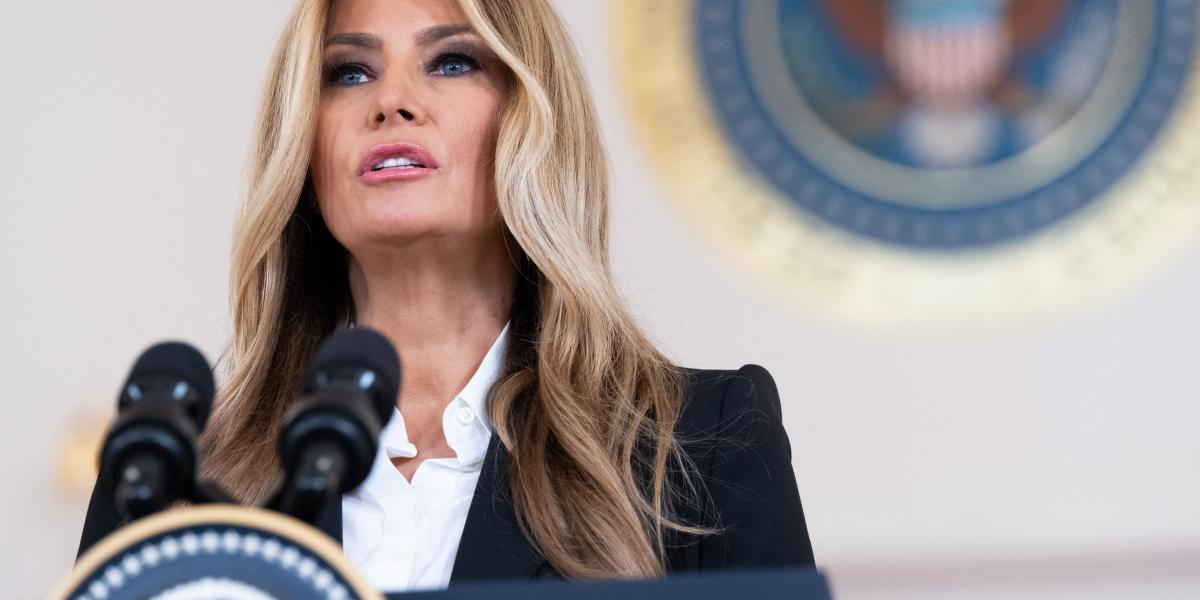 A first lady távolba tekintve azt mondta, hogy hamarosan eljön a béke