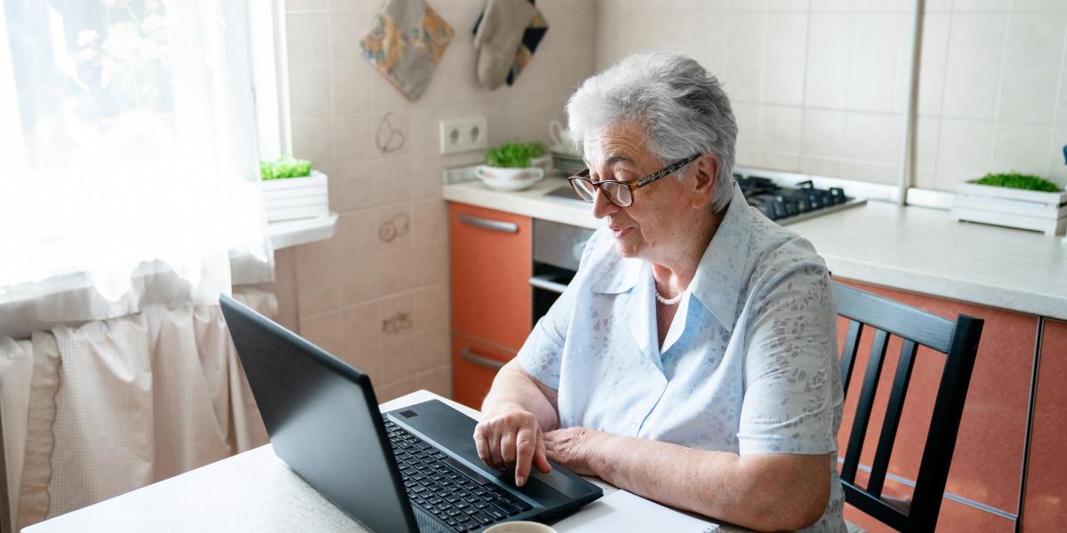 Az internetes előadások főként a nyugdíjasoknak szólnak