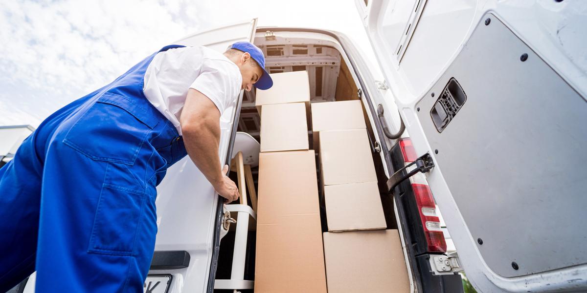 Általában egyre kevesebb könyvet és dísztárgyat viszünk magunkkal