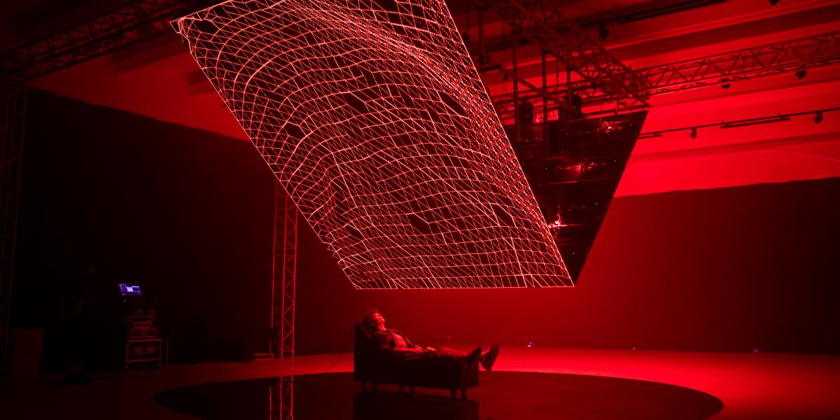 Az X nevű interaktív installáció a látogatók testi adataira is reagál