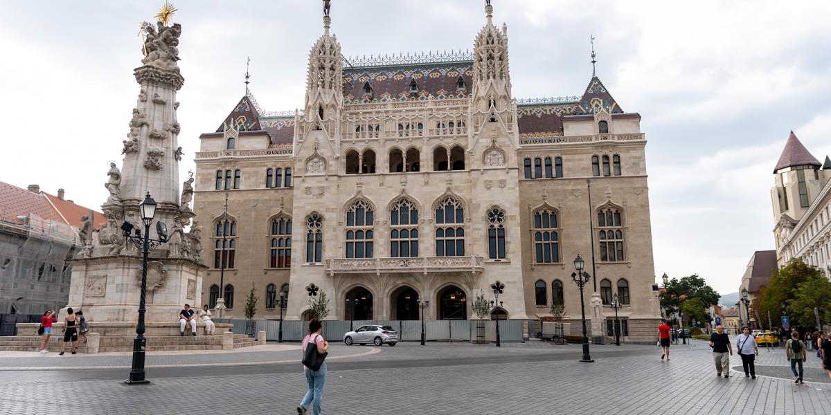 Mire elkészült a Pénzügyminisztérium várbéli épülete, a tárcát megszüntette a kormány