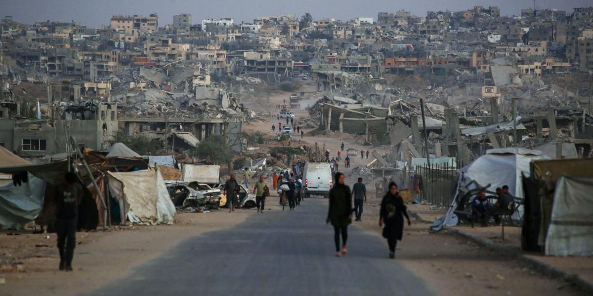 Gázavárosi beszámolók szerint továbbra is napi többórás feladatot jelent a palesztin családoknak tiszta vízhez jutni, és a segélyszállítmányok mennyisége sem elegendő