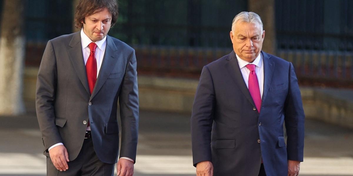 Irakli Kobahidze grúz és Orbán Viktor magyar miniszterelnök Tbilisziben 2024. október 29-én 