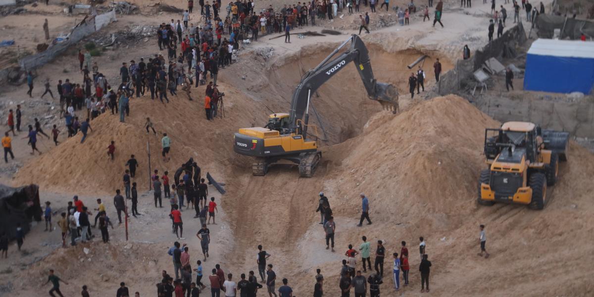 Izraeli túszok földi maradványainak a keresése kedden a Gázai övezetben, Hán Júniszban