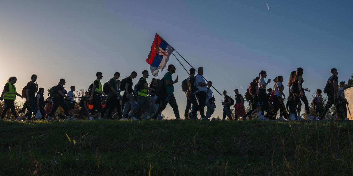 Diákok vonulnak Belgrádból Újvidékre a pályaudvari tragédia évfordulóján