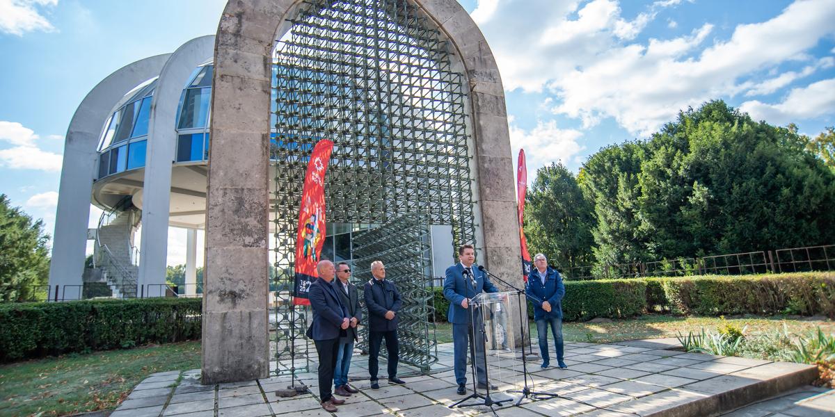 Megújul az emlékhely, kérdés, jó helyen-e? Nyul Zoltán, az építési tárca helyettes államtitkára beszél 2025. október 2-án