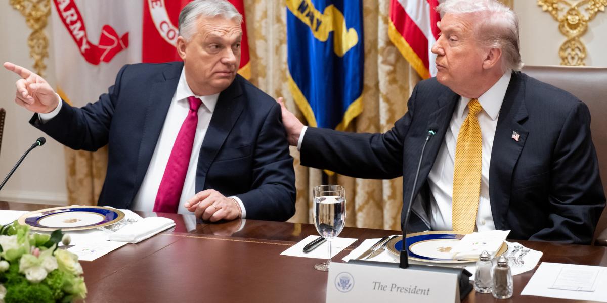 Egymás mellett. A szakértő szerint kommunikációs szempontból mindenképp siker a magyar miniszterelnöknek