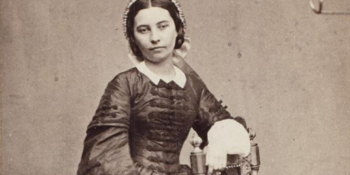 Szendrey Júlia életének keserű, olykor tragikus fordulataiban reprezentatív módon jelenik meg a bioló­giai és a társadalmi nem (a gender) éles konfliktusa