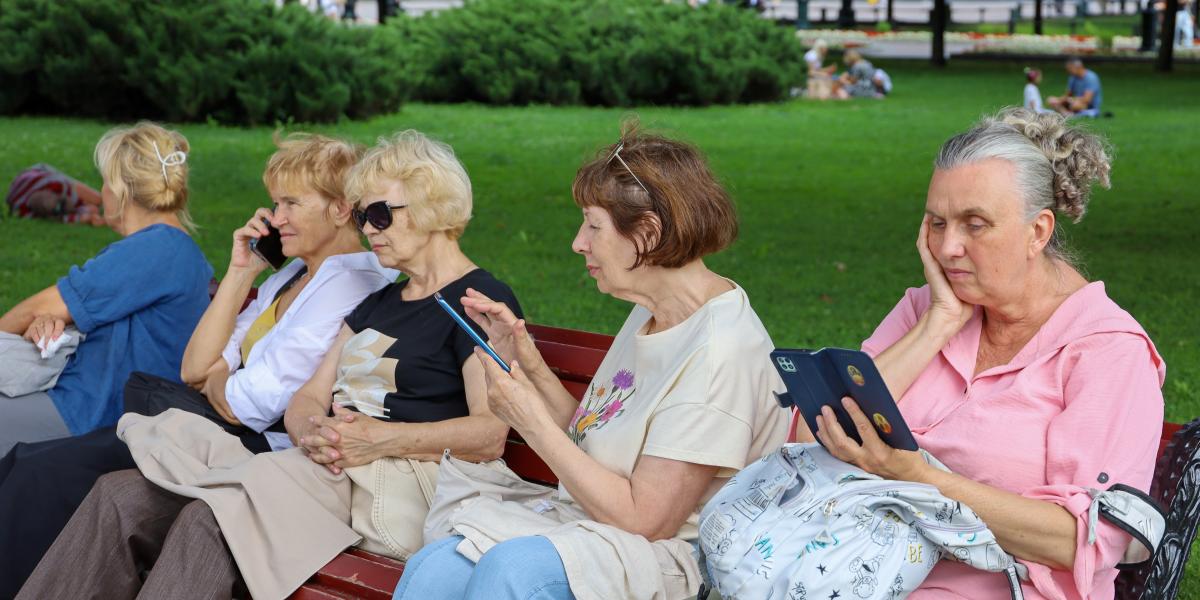 A nyugdíjasok képernyőfüggése is ijesztő méreteket öltött, már-már lekörözik a fiatalokat