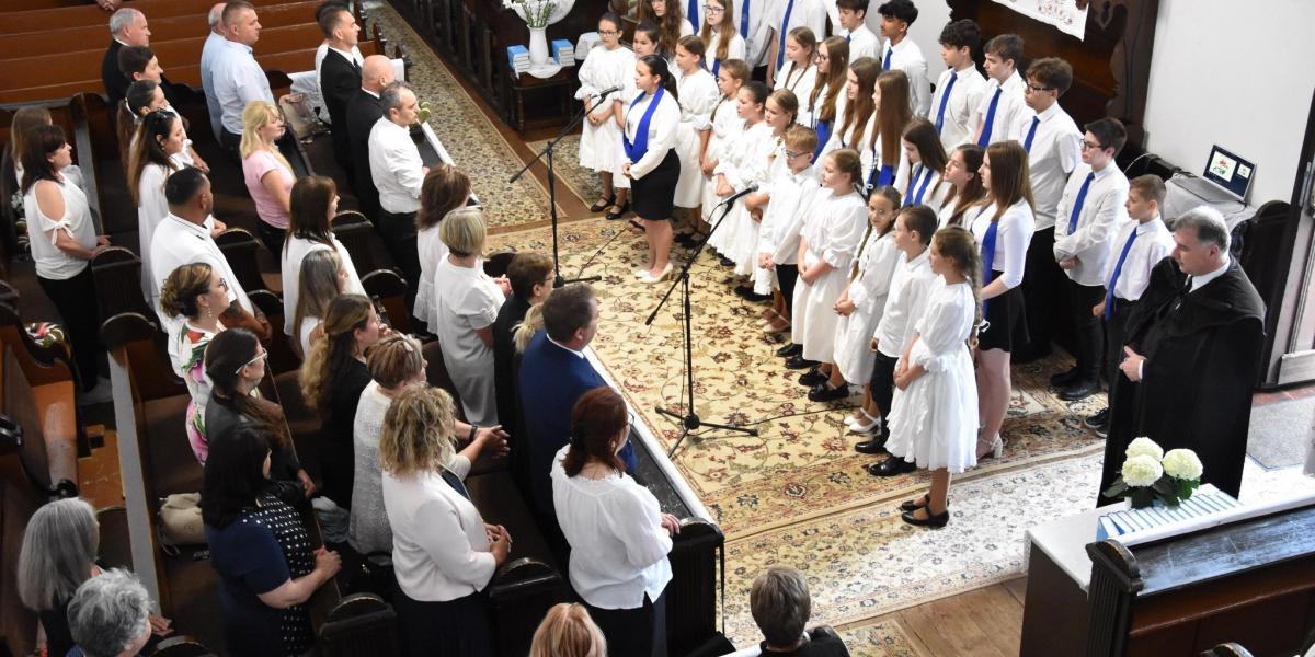 Az egyik református iskola igazgatója azzal érvelt, hogy hiába egyeztettek a roma nemzetiségi önkormányzattal, hiába voltak nyitottak, nem történt előrelépés