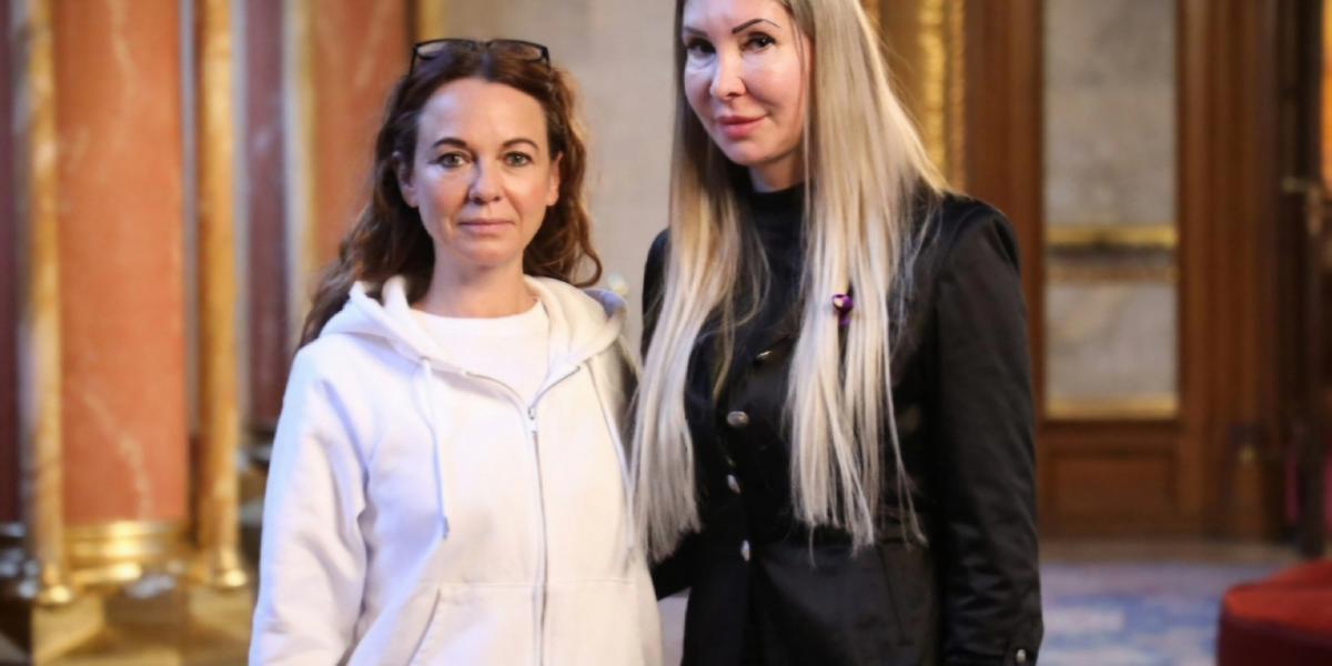 Szabó Tímea és Orosz Bernadett a Parlamentben november 18-án 