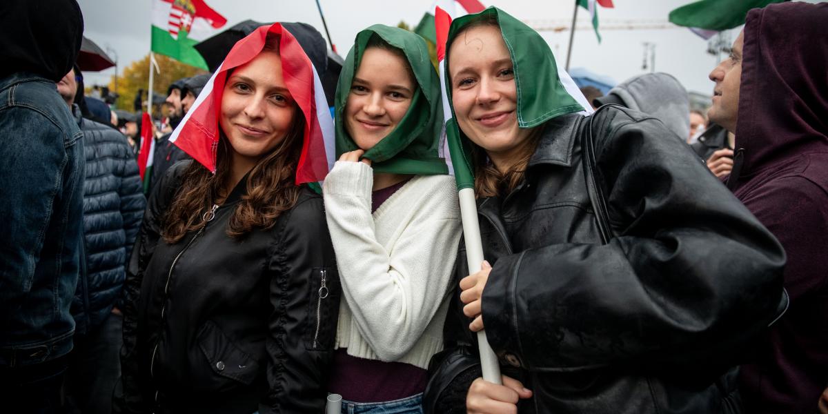  Résztvevők 2025. október 23-án a Tisza Párt felvonulásán