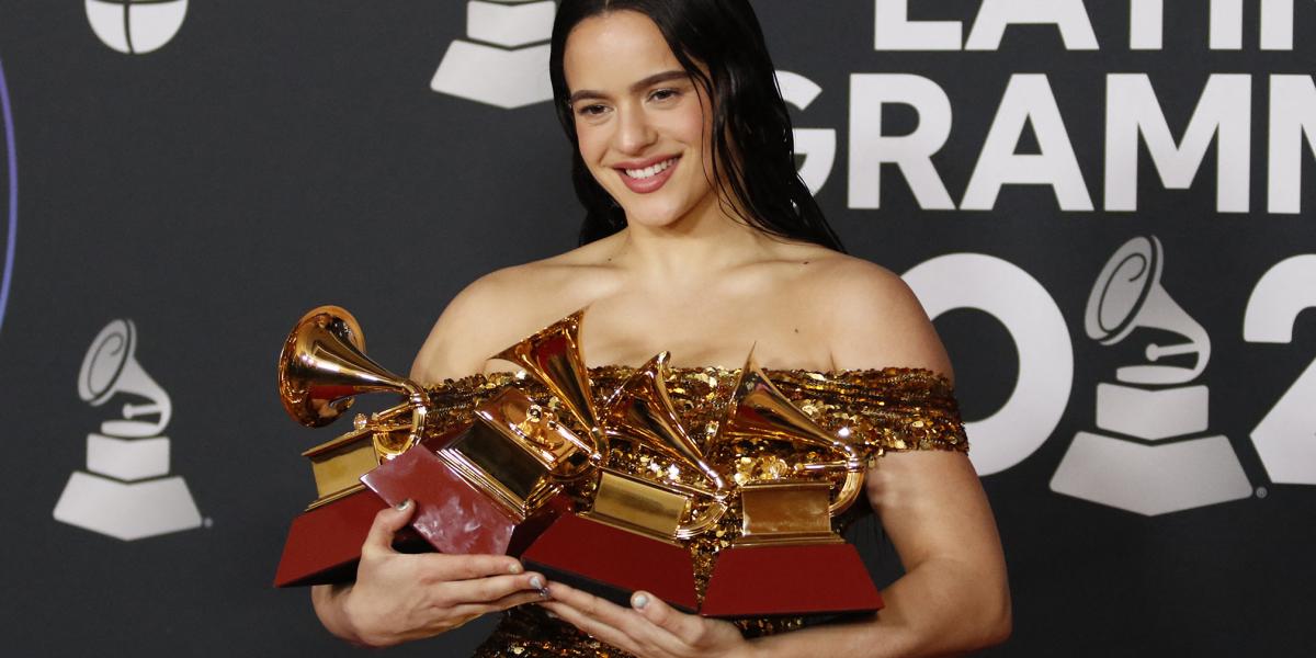 Rosalíának 11 Latin Grammy-díjat és 2 Grammy-díjat is sikerült be­zsebelnie: előbbi versenyben többek között ő volt az első nő, aki egymás után kétszer is nyert a legjobb album kategóriában