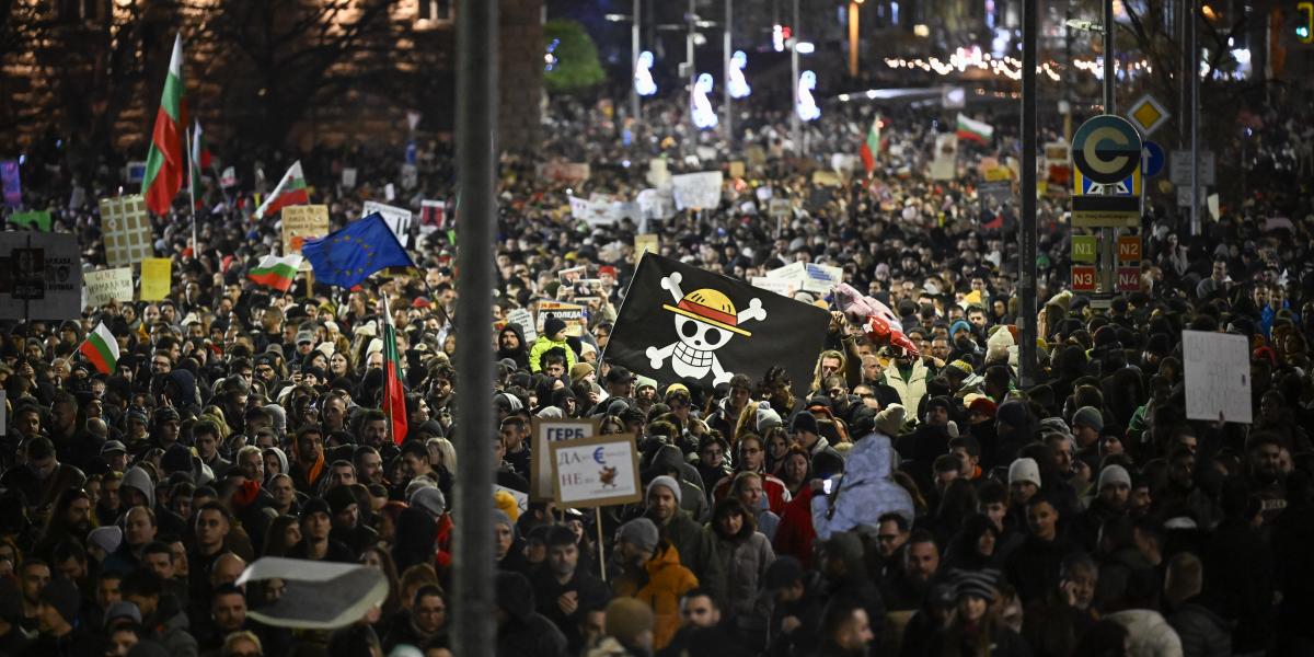 Hatalmas, több tízezres tömeg tüntetett december elején a korrupció és a kormány ellen a fővárosban, Szófiában