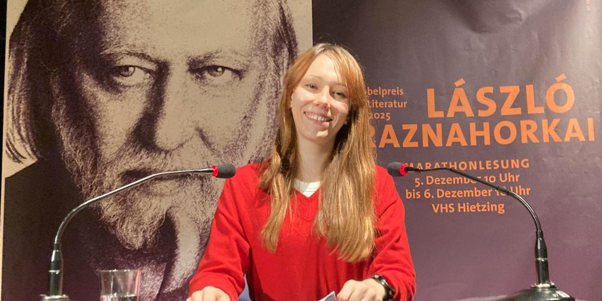 Sonja Winkler felolvas a 30 órás Krasznahorkai-maratonon.