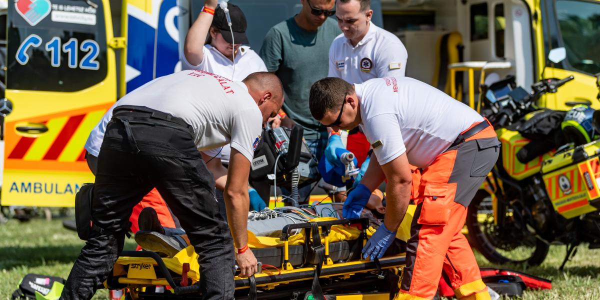 Mentősök állandó készenlétben. Szinte mindegyikük látott olyat, amit soha nem tud elfelejteni