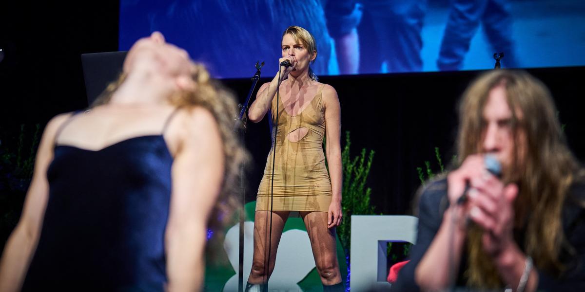 A Pussy Riot fellépése Hollandiában szeptember 7-én 