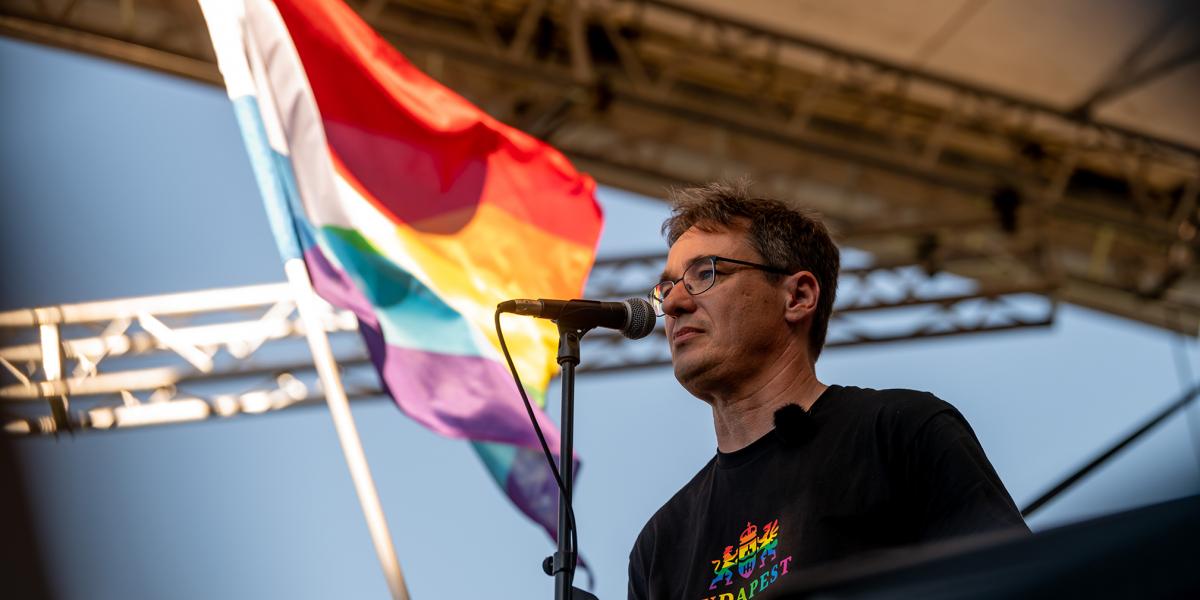 Több százezren vettek részt a betiltott nyári felvonuláson, amiért a főpolgármestert vette elő a hatalom