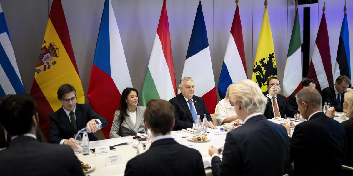 Orbán Viktor az EU-csúcs előtt tartott vezetői találkozón Brüsszelben december 17-én.