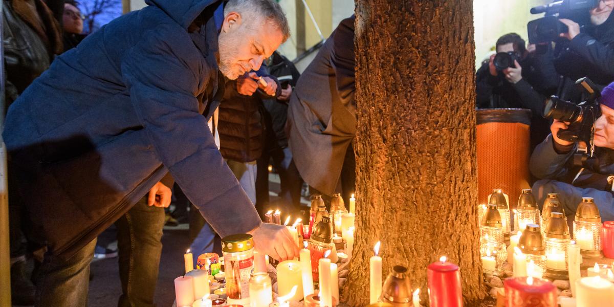 Juhász Péter a Polgári Ellenállás Mozgalom gyermekbántalmazás elleni demonstrációján a Szőlő utcai javítóintézet előtt december 14-én 