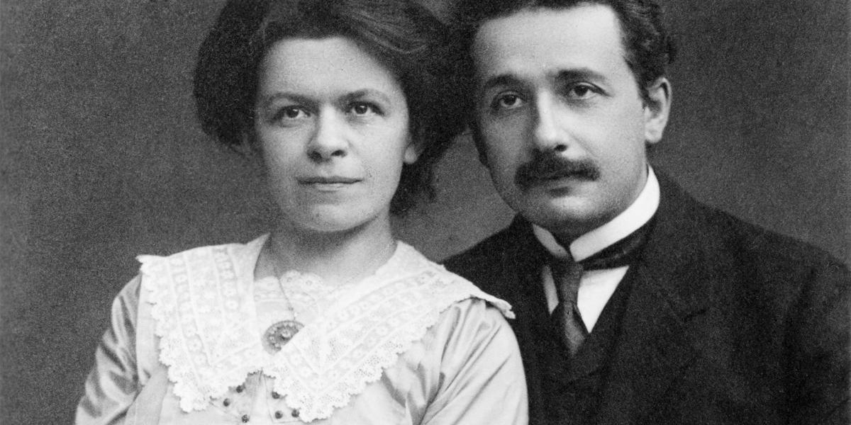 Albert Ein­stein első felesége , Márity Miléva, magyar tudósok írásait olvasta fel, így Eötvös Lorándét is