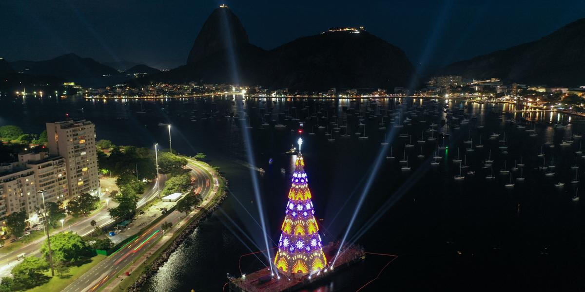 Rio de Janeiróban 80 méteres úszó installációt bocsátottak vízre