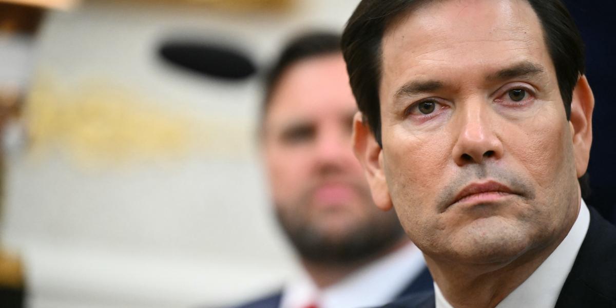 Marco Rubio JD Vance amerikai alelnökkel a háttérben