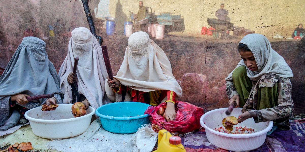Az oktatásból kirekesztett, munkához alig jutó afgán nők már egymással sem beszélhetnek nyilvánosan