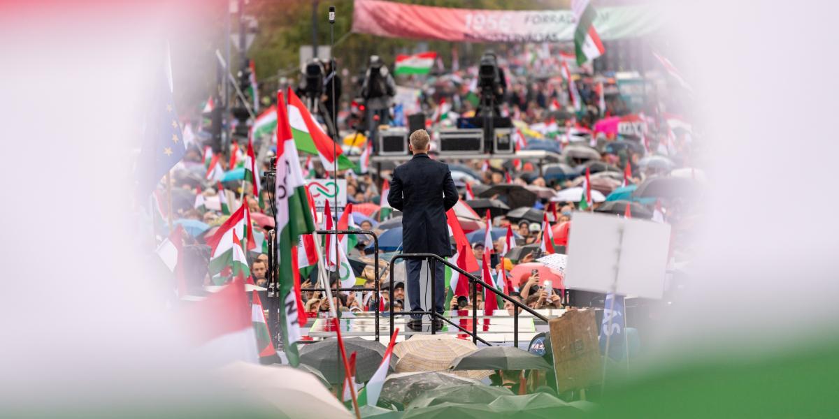 Magyar Péternek és a Tisza Pártnak reális esélye van arra, hogy a tavasszal esedékes parlamenti választásokon, 16 év után leváltsa a Fideszt