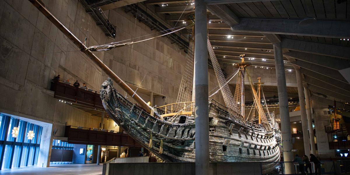 A Vasát kora egyik legnagyobb hajójának szánták, a tekintélyes méretén kívül a díszes fafaragások mind a király hatalmának hirdetését szolgálták