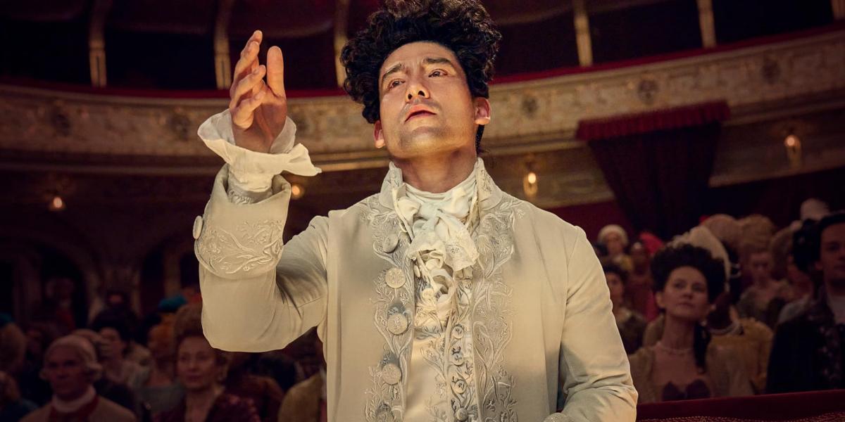 A Mozartot alakító Will Sharpe a sorozat egyik jelenetében