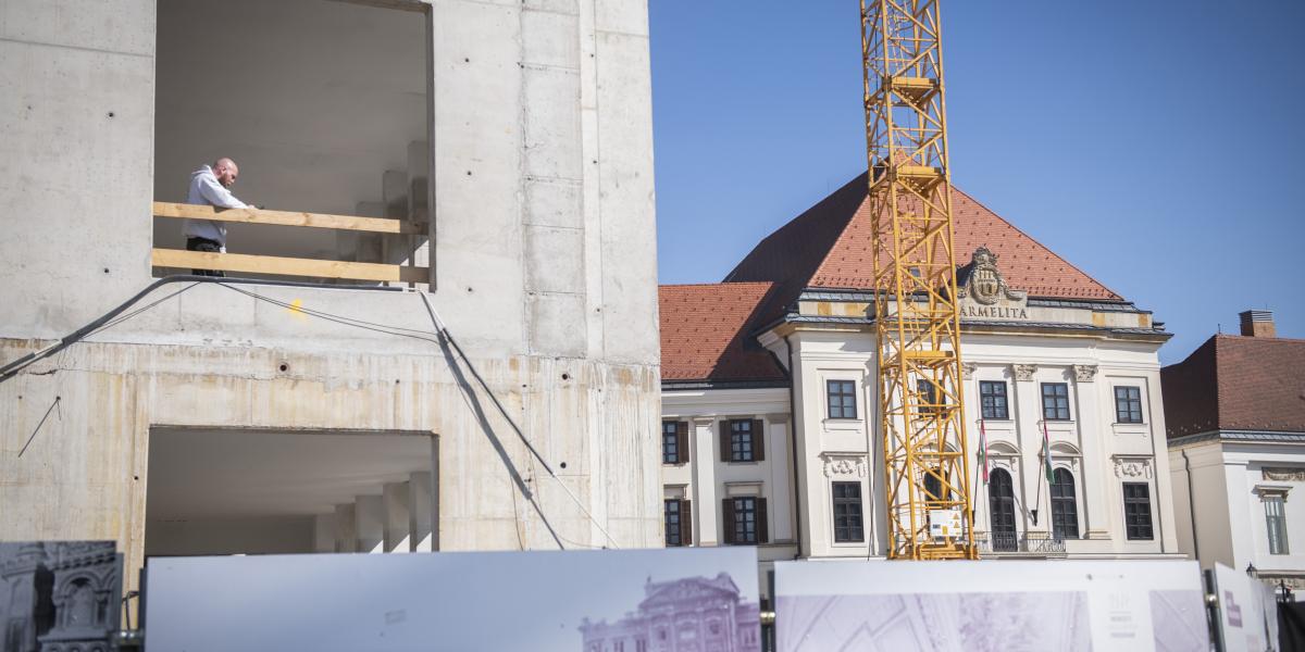 Kormányzati víziók a budai Várban. A Karmelita kolostor köré épül minden