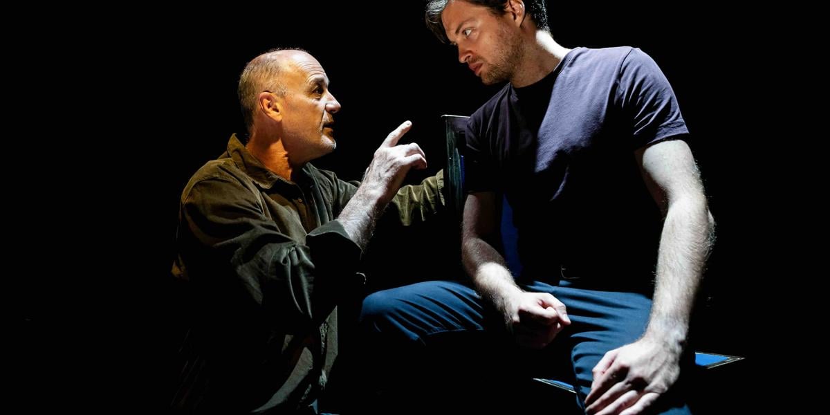 Seress Zoltán és Szántó Balázs bravúrosan és óriási alázattal oldja meg a sok szempontból szinte megoldhatatlannak tűnő feladatot