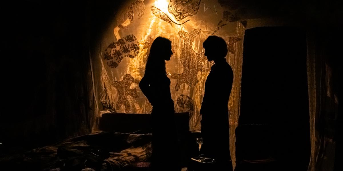 A jelenetek filmszerűek, ám intimitásuk miatt valamennyit nagyon közel érezzük magunkhoz